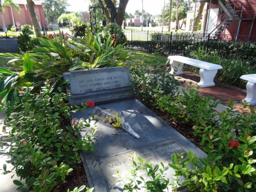 education bethune Mary-McCleod-Bethune-gravesite-Bethune-Cookman-University-Daytona-Beach-by-Wanda